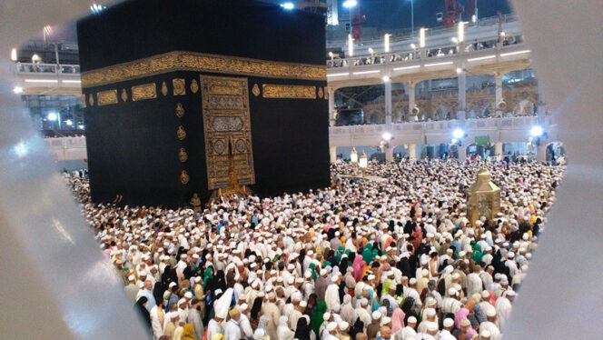 
 Umat islam sedang melaksanakan ibadah haji. [Sumber Foto: kemenag.go.id]