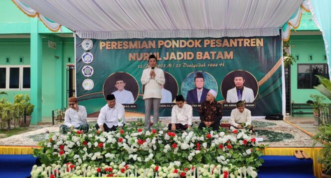 
 K.H. Abd. Hamid Wahid dalam sambutan ketika acara peresmian Ponpes Nurul Jadid Batam. [Sumber Foto; Istimewah]