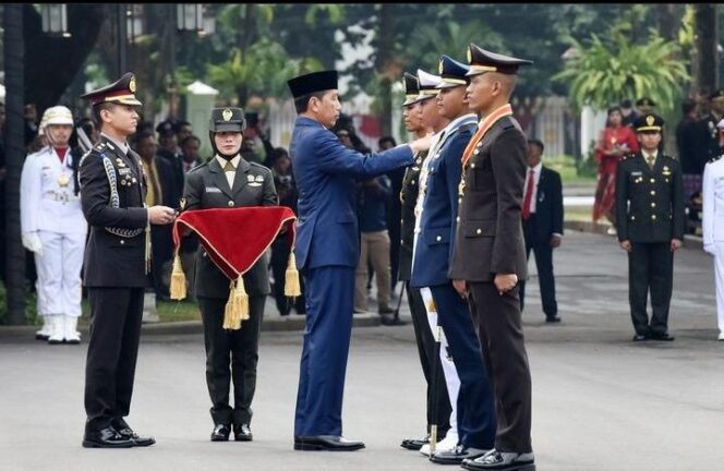 
 Presiden Jokowi Melantik 833 perwira TNI-POLRI (foto sekretariat.kabinet)