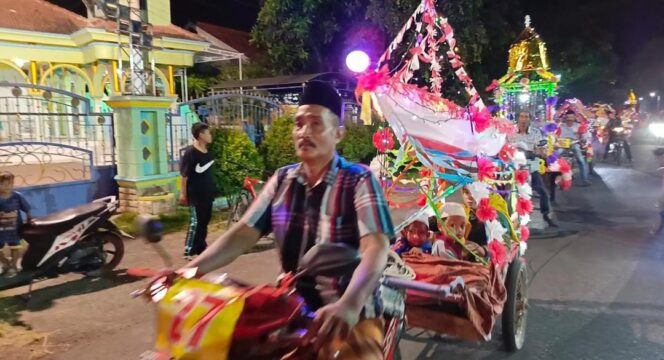
 Rombongan Pawai Ompreng Pondok Pesantren Cahaya Islam Tanjung Kamal