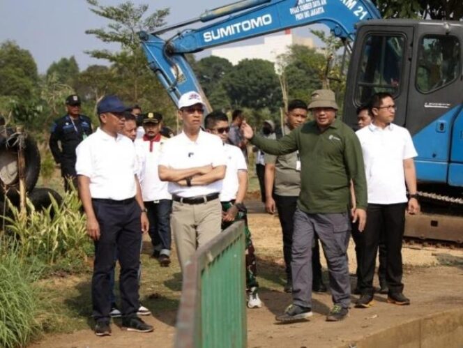 
 Pj Gubernur DKI Jakarta Bersama Forkopimko di Lokasi Penanaman Pohon