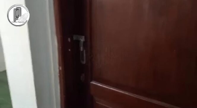 
 Salah Satu Pintu Akses Mushollah Di Gembok