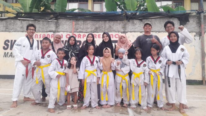
 Siswa Dojang Marsela, Antero Taekwondo Club Terlihat Dengan Wajah Sumringah Setelah Penyematan Sabuk