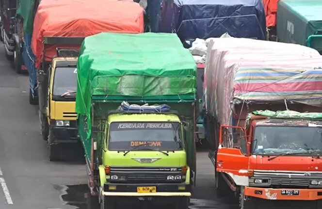 
 Transportasi Angkutan Barang Diberlakukan Pembatasan Melintas Saat Arus Mudik Lebaran di Sumut