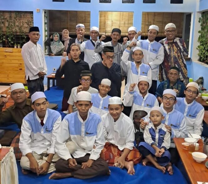 
 Foto bersama majlis Ash Sholaatu Alan Nabi SAW cabang Manggarai-Bukit Duri
