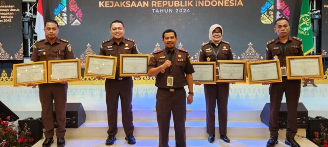 
 Kejati Sul – Sel Raih Penghargaan Terbaik I Se Indonesia Dalam Kategori Satker Pengelola Anggaran Tertinggi