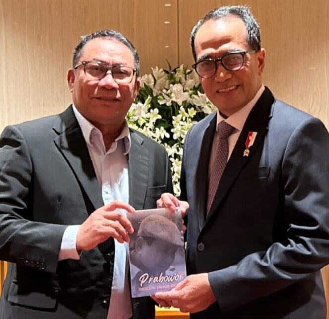 
 Fary Francis Bersama Menteri Perhubungan di Tokyo