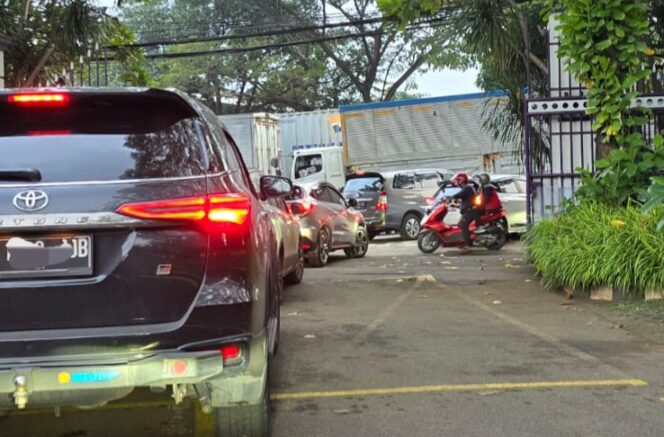 
 Kemacetan Perbaikan Jalan di Tangerang